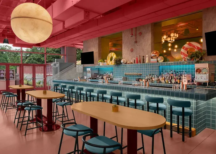Downright Austin, A Renaissance Hotel