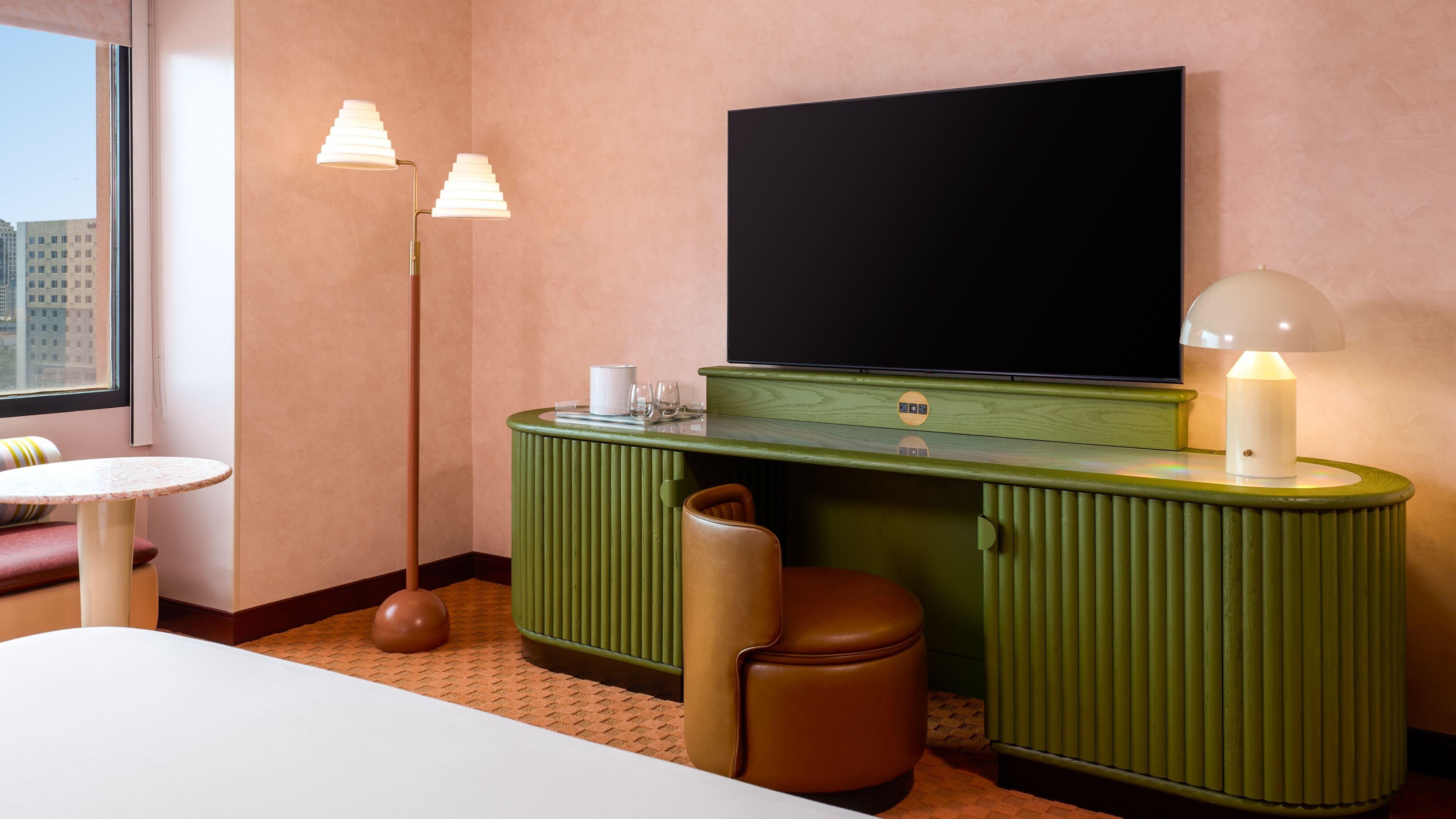 Downright Austin, A Renaissance Hotel